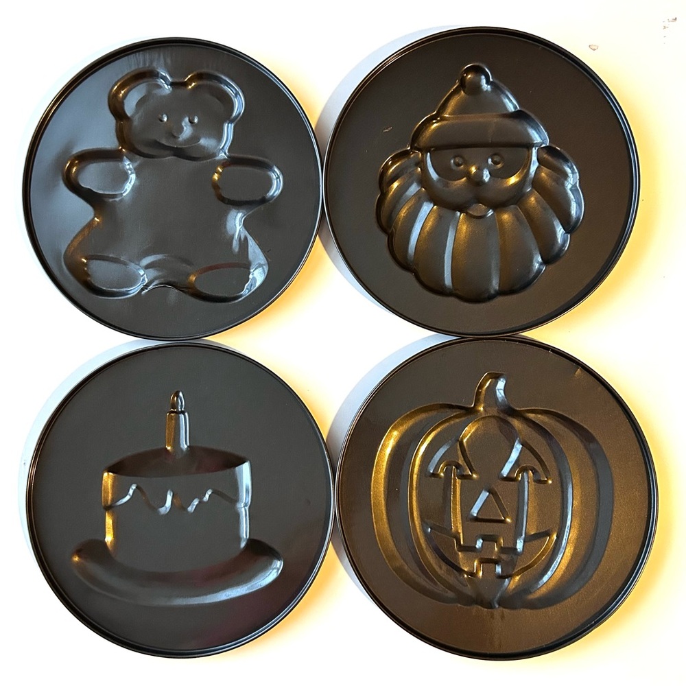Set of 4 Spring Form 9” Non-Stick Metal Baking Cake Pan Holiday Themed MOLDS